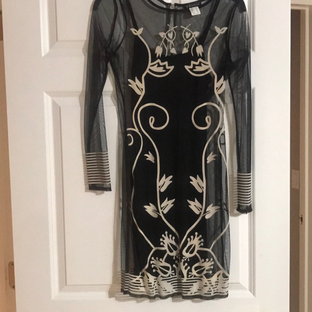 Dress - Picture 5 of 6